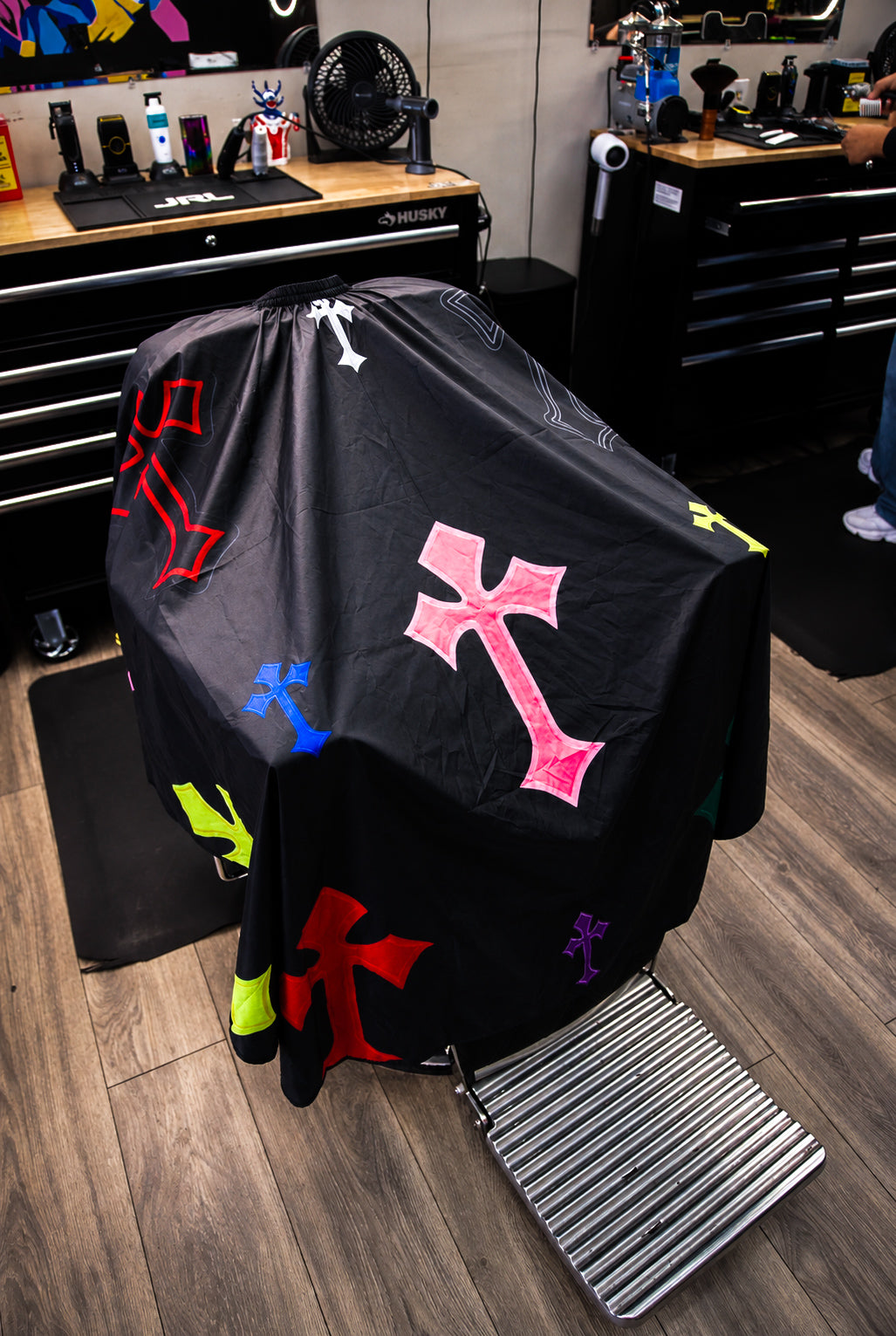 LIVIN’ HUNGRY “MIDNIGHT CROSS” BARBER CAPE