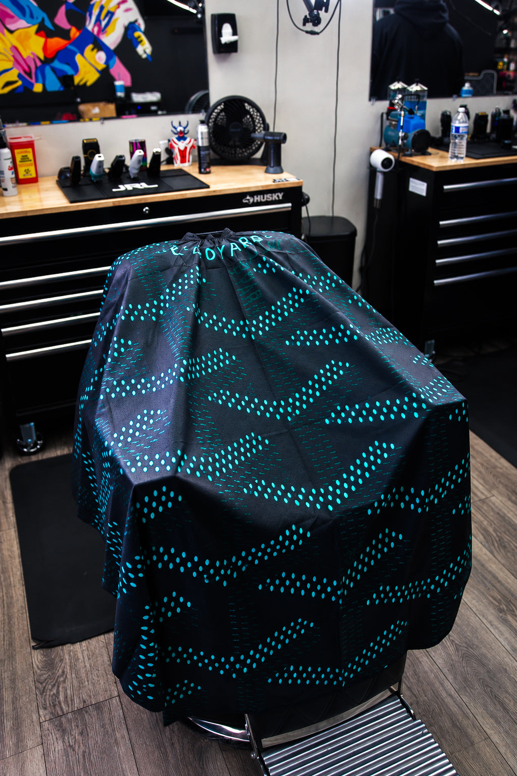 LIVIN’ HUNGRY “GO YARD” BARBER CAPE